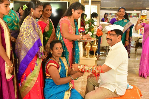 A Unique Raksha Bandhan: Thousands of Sisters Tie Rakhi to Brother Nilesh Sambare in Palghar District