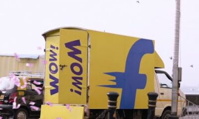 Flipkart's Truck Accidentally Unleashes a Money Shower in Mumbai's Streets