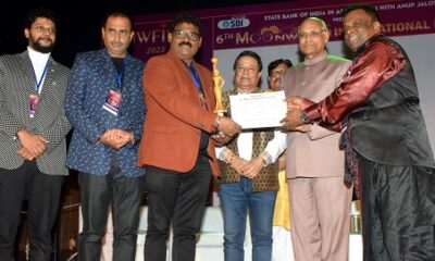 Maharashtra Governor, Ramesh Bais Presented Best Director Award to Sudheer Attavar for his Film Mrityorma at 6th MWFIFF