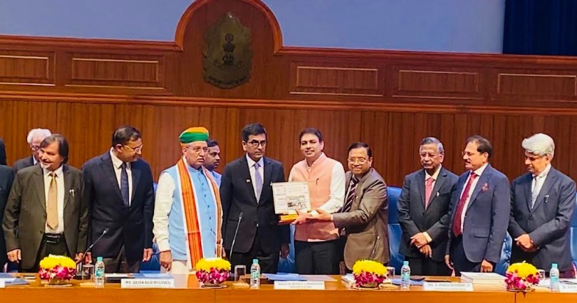 Chief Justice of India D.Y. Chandrachud Presents Certificate of Honour to Advocate Dr. Vivek Singh for his Pioneering Legal Contributions